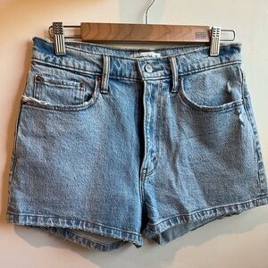 Abercrombie High Rise Mom Short Curve Love